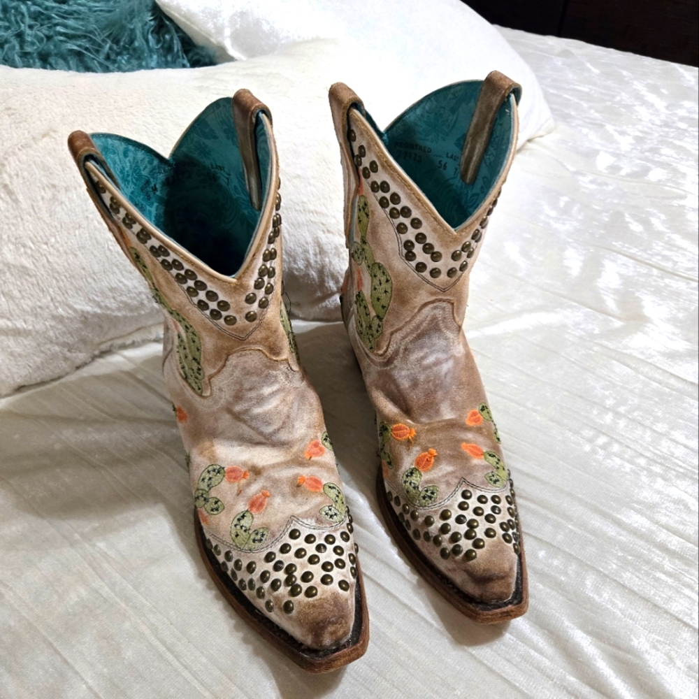 Corral Tan and Green Ankle Boots with Cactus Embroidery